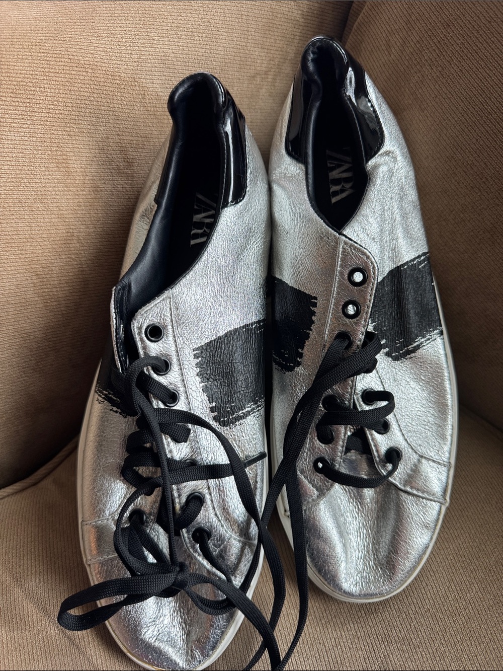 Zara Silver Low-Top Sneakers with Black Brushstroke